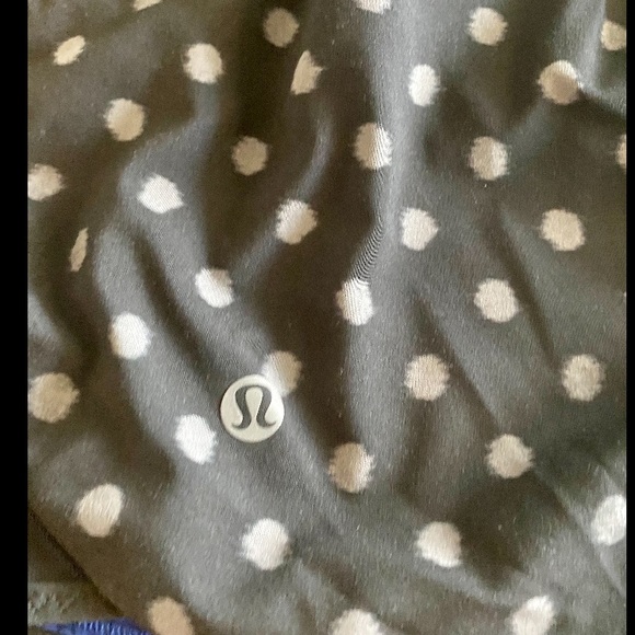 EUC Lululemon reversible size 10 shorts - Picture 4 of 7